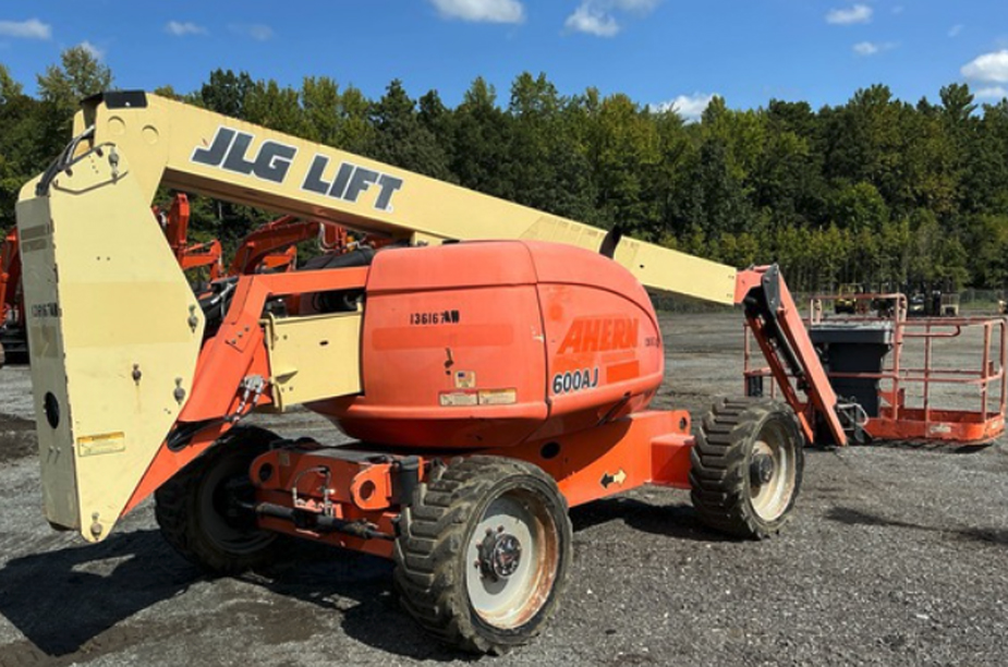 2014_JLG600AJ_001