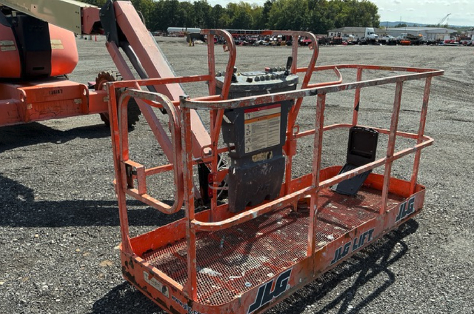 2014_JLG600AJ_005